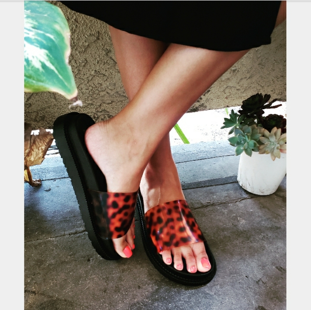 Tropics collection// leopard slide - Picture 2 of 8